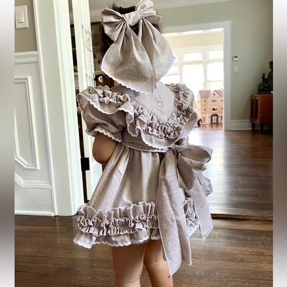 Petite Maison Ashlyn Linen Top and Shorts Set 2T - Picture 2 of 11